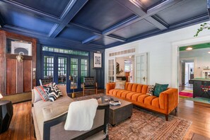Living room with 50' Smart TV