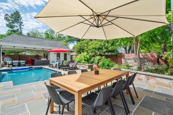 Outdoor dining