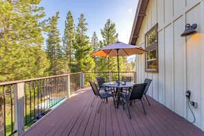 Enjoy al fresco dining and nature views.
