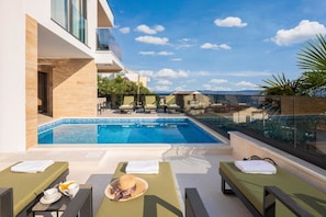 Holiday Home Swimming Pool