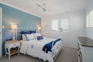 This Master Bedroom features a Queen bed