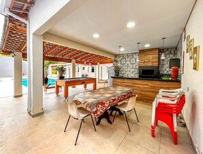 Outdoor dining