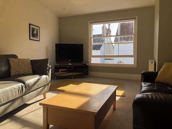 Large south Facing Lounge
