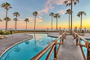Free access to the beach, no car needed.