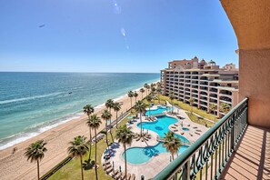 🏝️View from Balcony🌊 Wake up and enjoy your coffee, every sunrise and sunset.