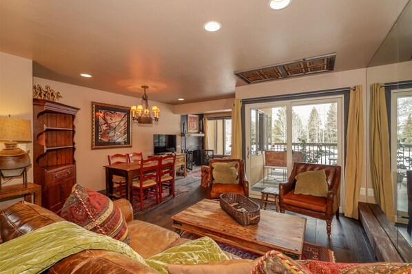 Comfortable Living Room Dining Table Seats 4, Fire Place, Balcony