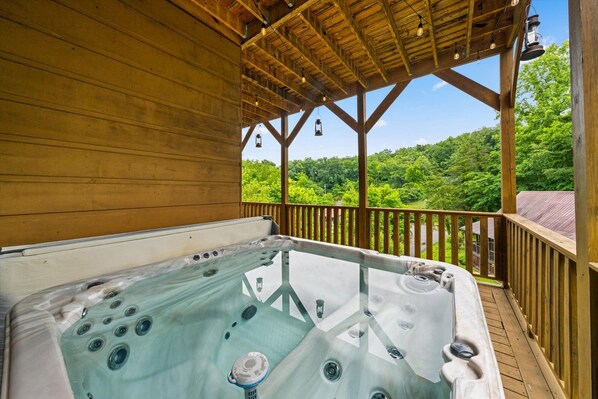 Outdoor spa tub