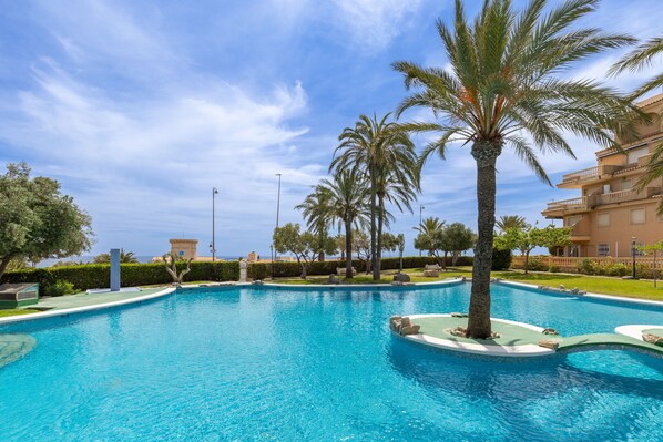 Swimming pool