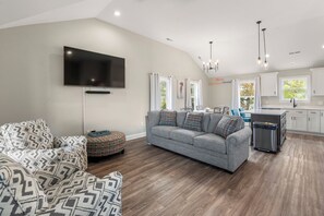 KDN9607: Mason's Beach House Getaway | Top Level Living Area