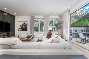 2.4-fir-house-telluride-living-room4