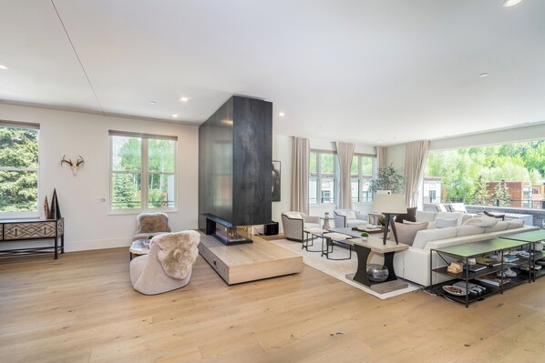 2.0-fir-house-telluride-living-room1