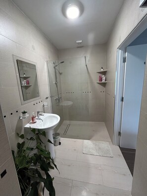 Bathroom 1st floor