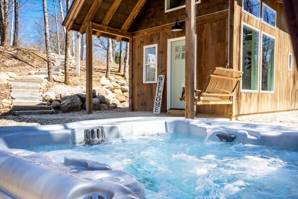 Outdoor spa tub
