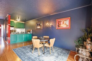 Centrally located in Southbank you can easily grabs some groceries at the local IGA or just eat out at one of the many dining options within walking distance of the unit.