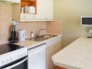 Kitchen | Mulberry Tree Cottage, Great Yarmouth