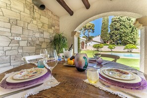 Outdoor dining