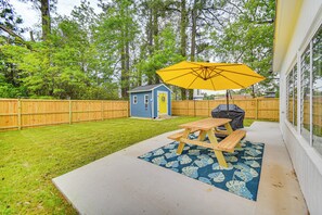 Fenced Backyard | Patio | Outdoor Dining Area | Gas Grill (Gas Provided)