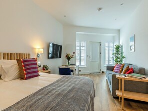 Open plan living space | Belgrave Sands Apartment, Torquay Seafront