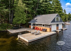 Boathouse Dock &amp; Seating