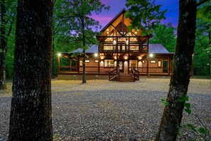 Western Oak Luxury Cabin