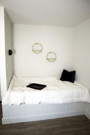 Within the East Rose Suite, there is also a twin/single bed for a friend or family member to join you. This suite sleeps 3 people quite comfortably.