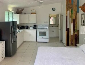 Beachfront Studio Apartment, Barbados (623)