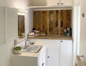 Beachfront Studio Apartment, Barbados (624)