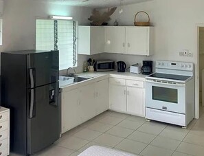 Beachfront Studio Apartment, Barbados (621)