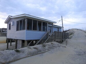 The cottage is the second house back from the beach (behind the dune). 