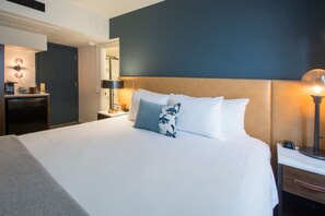 Minimalist design and comfort converge in this bedroom, offering a peaceful space to unwind.