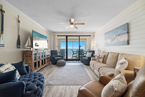 Welcome to Pelican Pointe 1502!