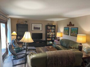 Living room
