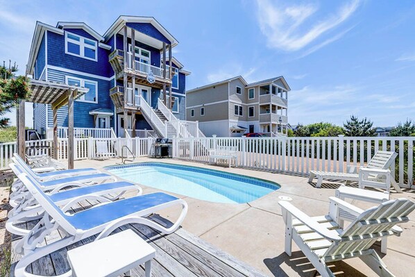 Rear Exterior of Beach Spray
