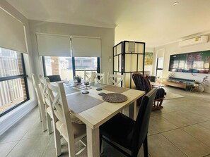 10-seater extendable dining table