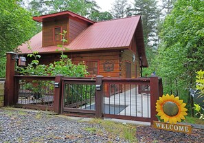 Elegant Escape- Executive Cabin Rental