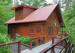 Elegant Escape- Executive Cabin Rental