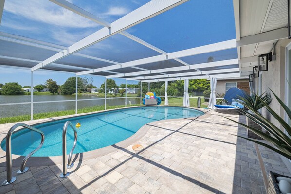 Outdoor swimming pool in screened lanai