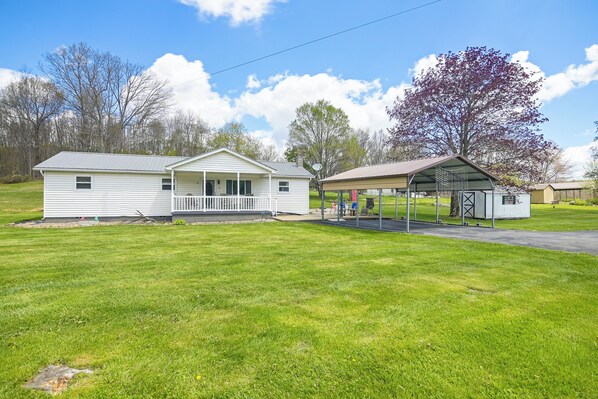 Meadow Bridge Vacation Rental | 3BR | 2BA | 1,700 Sq Ft | Step-Free Entry