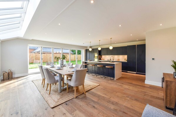 Welcome to this chic & modern holiday home in Chichester.