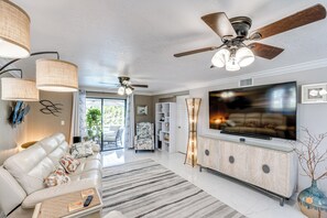 Living Area | Smart TV w/ Cable | Board Games