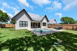 Inviting backyard to play in the sun or chill in the shade