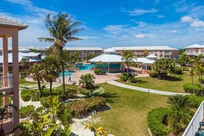 ISLAND SEAS RESORT-BAHAMAS-BEACH ACCESS! 
Outdoor pool, Restaurant, Shared laundry facilities, Tennis, 
Whirlpool/hot tub
Nearby Attractions
Boating
Casino
Fishing
Golf
Grocery store
Horseback riding
Live entertainment
Playground,