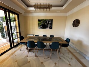 Meeting facility