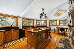 Kitchen / Dining