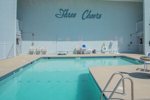 Large Pool & sun deck! 