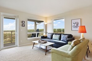936 Vacation by the Sea
