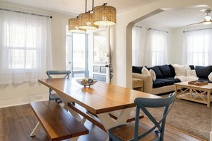 Dinning Area with Seating for 6