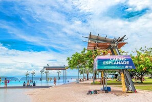 Stroll just a few steps, and you'll find yourself at the famous Cairns Esplanade with its vibrant boardwalk and fabulous waterfront restaurants.