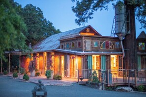 Main event barn exterior