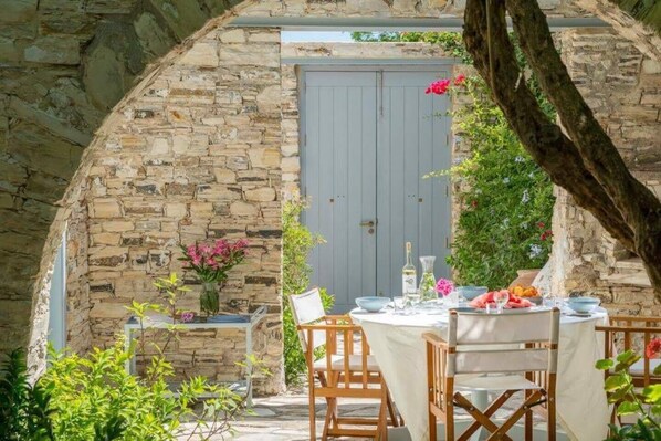 Al fresco dining
